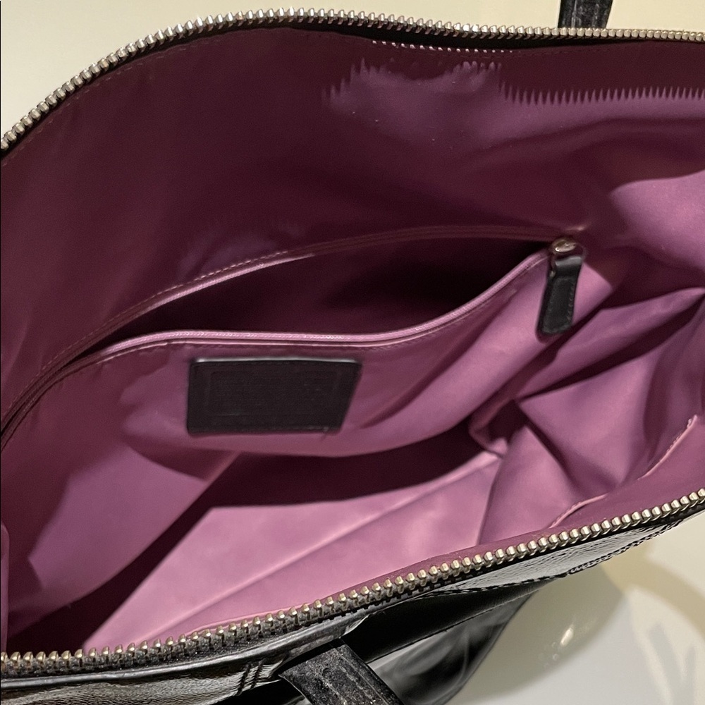 Authentic COACH Laura Circle Signature Black Leather Bag / Purse / Tote - LARGE - Picture 4 of 16